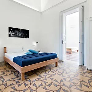 liberty-rooms.lecce-hotels.com/